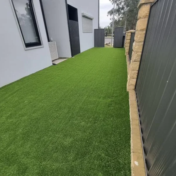 OneGrass synthetic turf provides a lush, low-maintenance lawn for a residential backyard