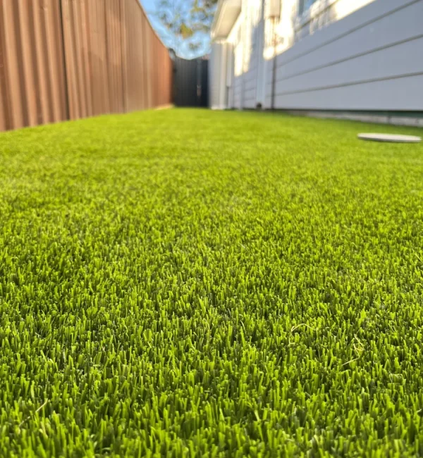 OneGrass Aloha 40 installed at side yard